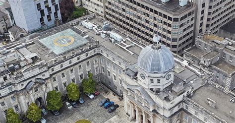 Helipad sits unused on top of west wing of Government buildings – The ...