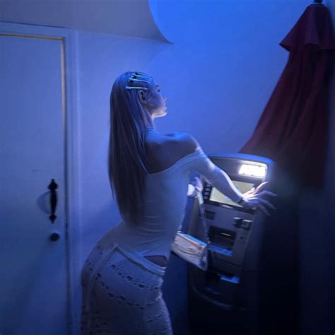 brittan byrd | blue light therapy ﾟ･: * | Instagram
