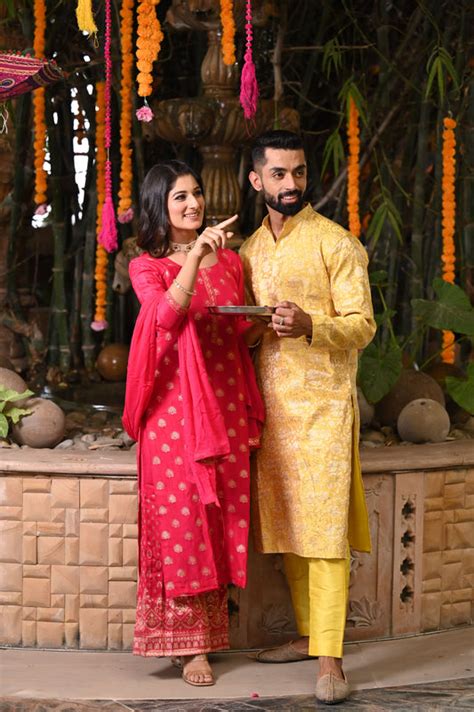 Buy Matching Couple Outfits & Twinning Dress For Couples - Apella