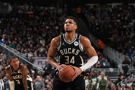 Giannis Antetokounmpo returns to Milwaukee Bucks practice after COVID ...