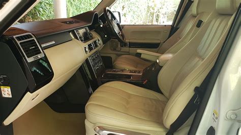 Signature Cars - Range Rover Vogue SE V8