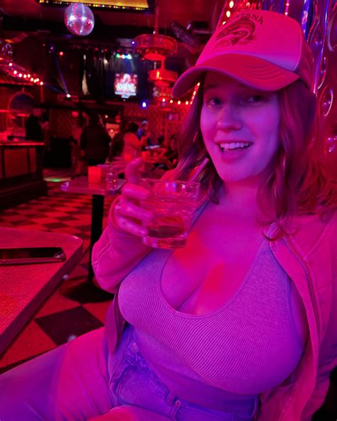 Riley Nixon : r/ladyladyboners