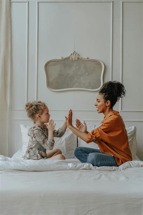 Intense Clapping 的图像结果