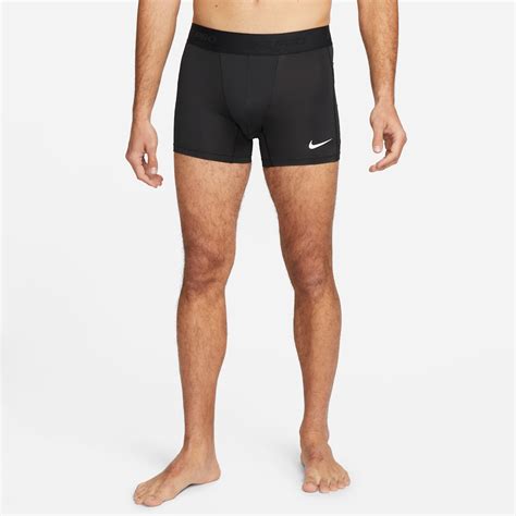Shorts. Nike AT