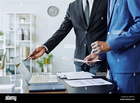 Business People On Right Side of Picture On Computer 的图像结果