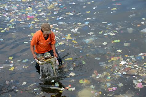Largest ocean clean-up project ever will attempt to sweep the Great ...