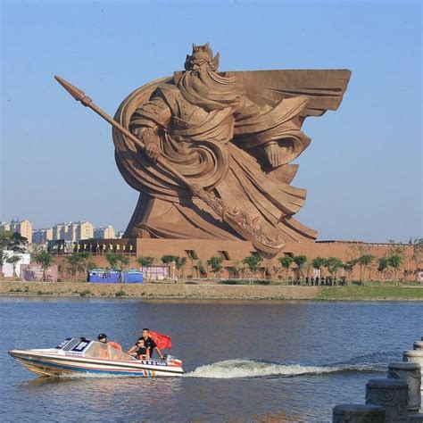Colossal Statue of Guan Yu in Jingzhou | Amusing Planet