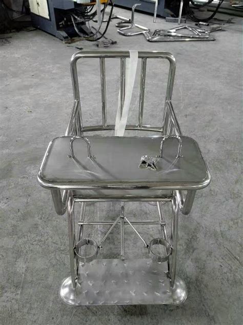 软包笼型不锈钢审讯椅（38管）_产品展示_审讯椅-安阳得宁安防器材有限公司