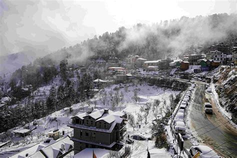 Snowfall in Himachal leads to closure of 177 roads, Shimla hotel room ...