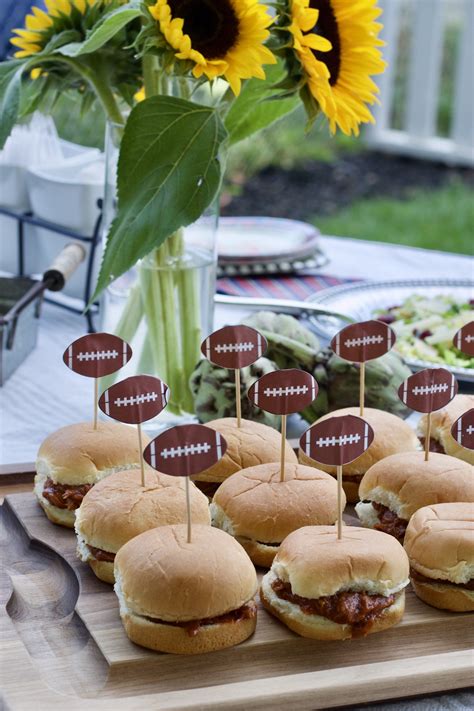 Tips for Hosting a Backyard Tailgate Party - The GR Guide