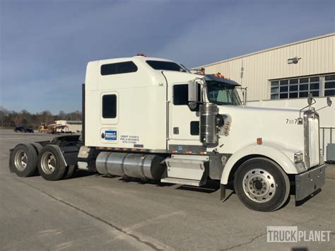Kenworth W900 Studio Sleeper