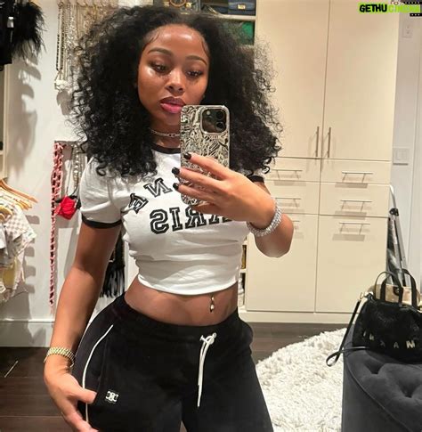 Jayda Cheaves Instagram – She super pretty and handle her business💅🏽 @culturecon New York City ...