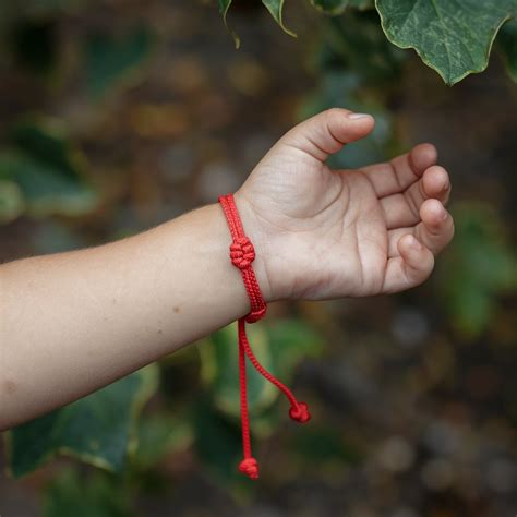 Red String Bracelet 的图像结果