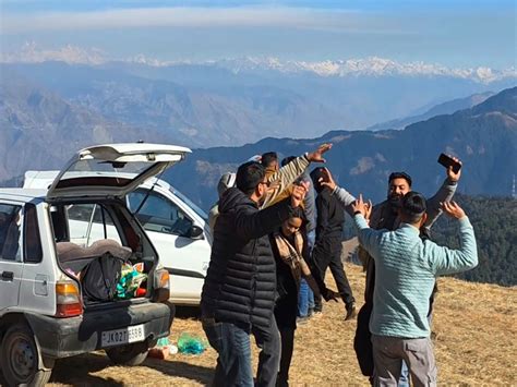 Jammu shivers under cold wave; Nathatop sees weekend tourist rush ...