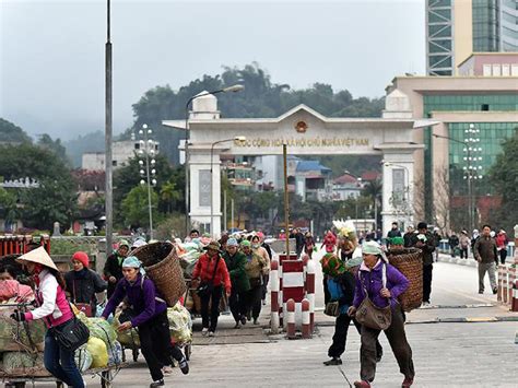https://www.topchinatravel.com/pic/city/kunming/travel%20blog/hekou02.jpg