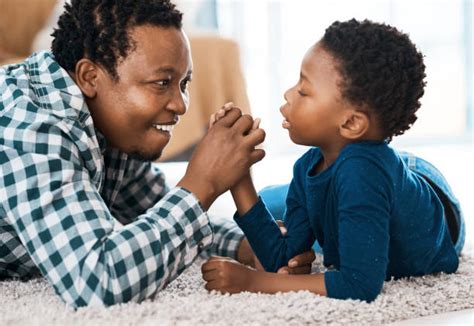 Back Arm Handshake 的图像结果