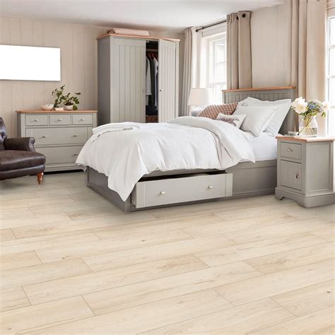 Champagne Oak| Water Resistant Laminate Floor | Golden Select