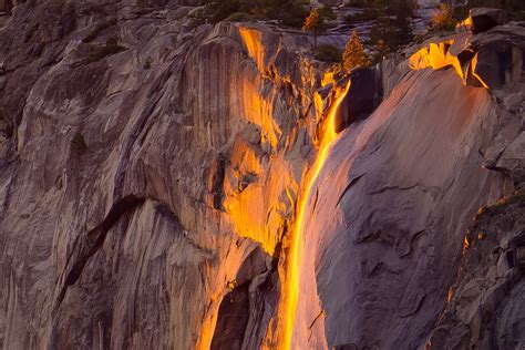 Horsetail Fall or Firefall in Yosemite 2025 - Rove.me