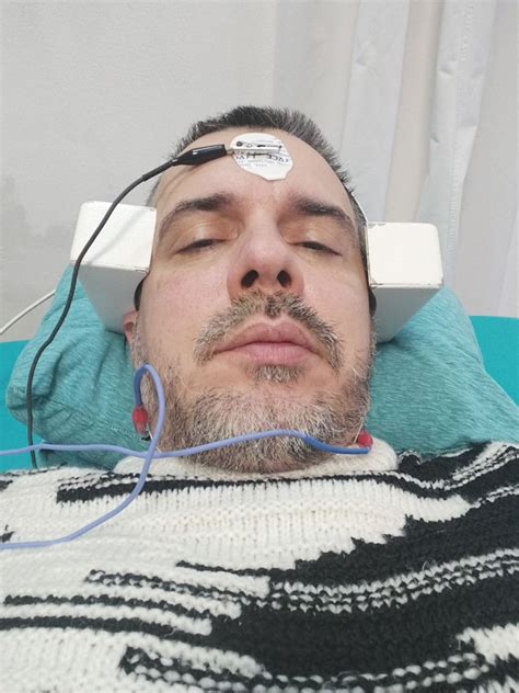 Bojan Tomović na elektrošokovima: Pevač ponovo na psihijatriji: "Umoran ...