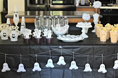 Halloween Ghost Party - Organize and Decorate Everything