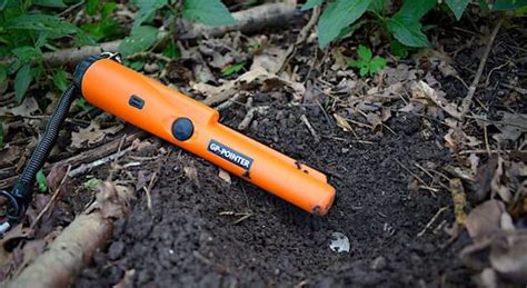 How to Use a Pinpointer Metal Detector 的图像结果