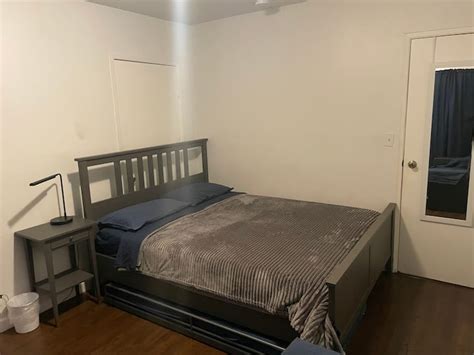D: Private Room w/2 Beds, Small Couch, & Parking - Houses for Rent in ...