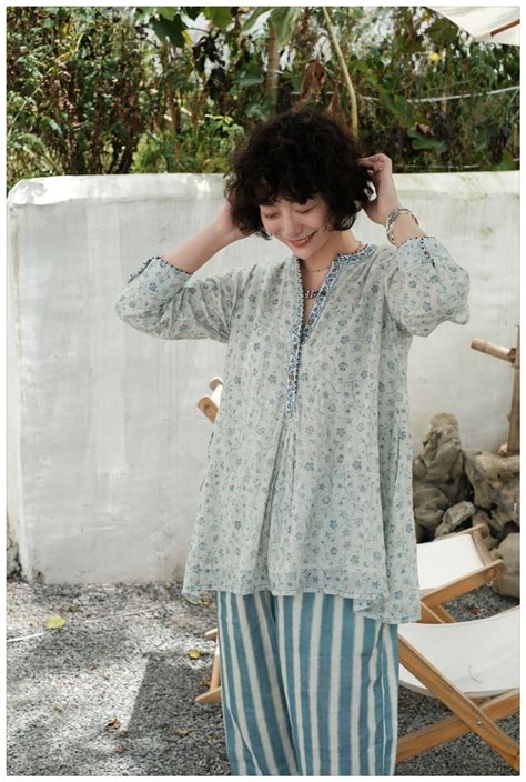 Vrisa white floral shirt - Elan Store