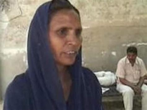 पाकिस्तान की जेल में मारे गए सरबजीत सिंह की पत्नी सुखप्रीत कौर की सड़क ...