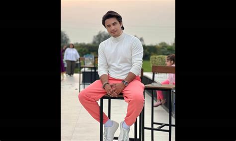 Ali Zafar doesn't want to collaborate with SRK