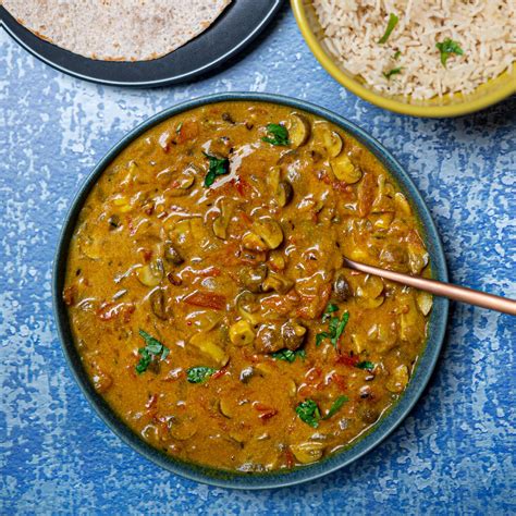 Creamy Mushroom Curry with Cashew Nuts – Skinny Spatula