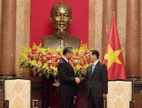 王毅会见越南外长裴青山，越方将对华关系作为对外政策的头等优先 - YouTube