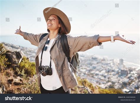 Adventure Travel Girl 的图像结果