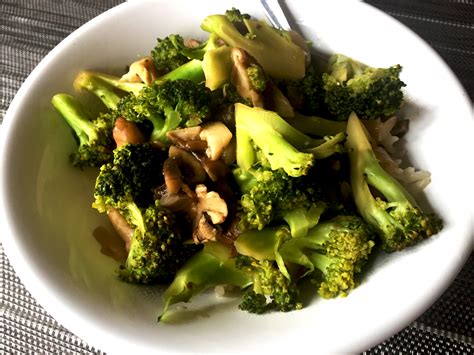Broccoli Mushroom Stir Fry: LottaVeg Vegan Recipes