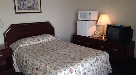 RATH INN (Missouri Valley) - Hotel Reviews & Photos - Tripadvisor