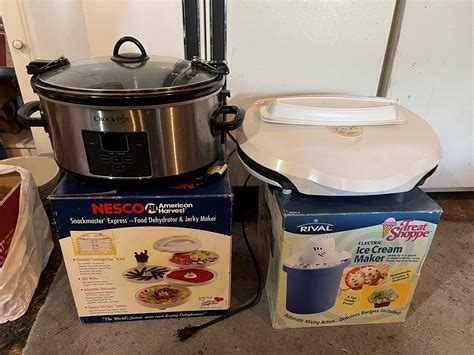 Lot # 164 - Like New 6-Quart Crock-Pot, George Foreman Grill, Nesco ...