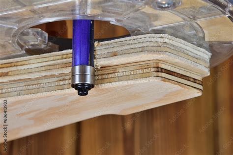 Using a Router with Flush Cutting Bit 的图像结果