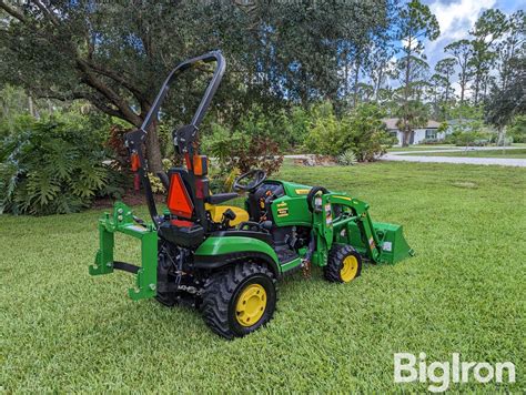 2018 John Deere 1025R MFWD Compact Utility Tractor W/120R Loader ...