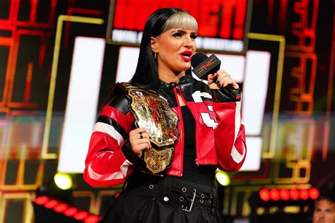 Steph De Lander - Wrestler