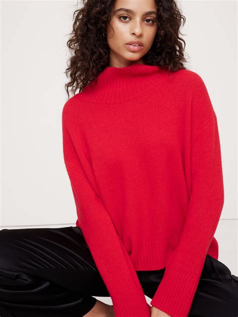 Oversized Cashmere Turtleneck Sweater | Banana Republic