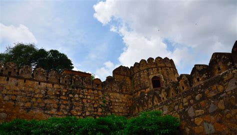 9 Best Places To Visit In Jhansi In 2026 That Oozes Of Its Historic Tales!