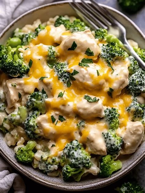 Irresistible Crockpot Creamy Broccoli Cheddar Chicken Delight