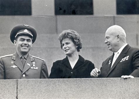 Фото "Андриян Николаев, Валентина Терешкова и Никита Хрущев на трибуне ...