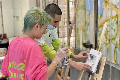 CHENGDU'S LIVELY ART LIVING ROOM – SEVENFRIDAY INDIA