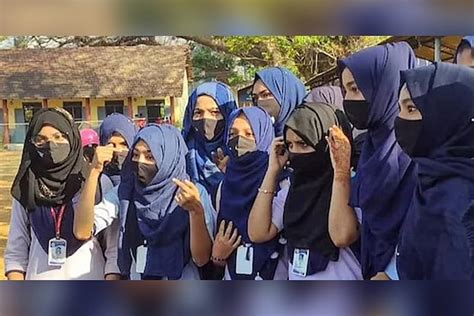 Hijab row: 200 JNU women students extend solidarity to Muslim students ...