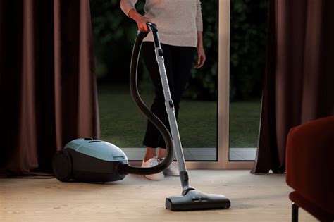 How to use vacuum cleaner: 7 easy steps | Electrolux India