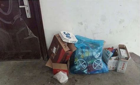 楼道堆放杂物致邻居严重受伤，堆放人及物业被判赔六百余万元_北京日报网