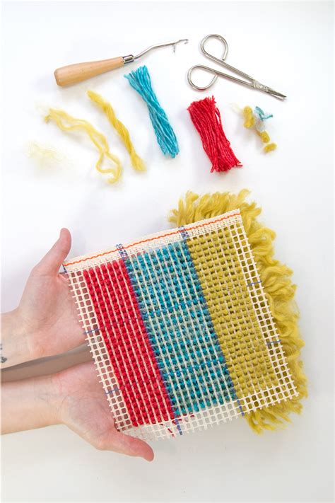 Using a Latch Hook 的图像结果