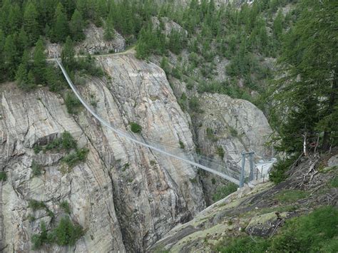 Aspi-Titter - sehr spektakuläre Hängebrücke für Mutige