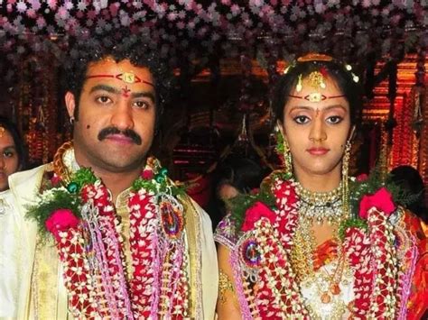 Jr NTR- Pranathi: జూనియర్ ఎన్టీఆర్ భార్య పెళ్లి చీర కాస్ట్‌ ఎంతో తెలుసా ...