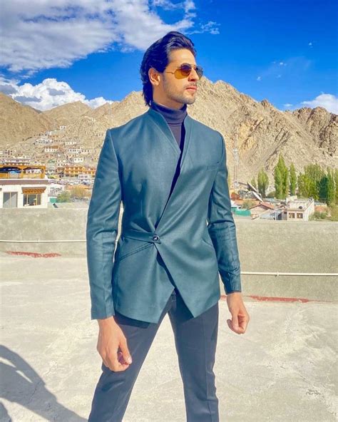 75+ Latest Wedding Dresses for Men to Get Your Hands on Right Away